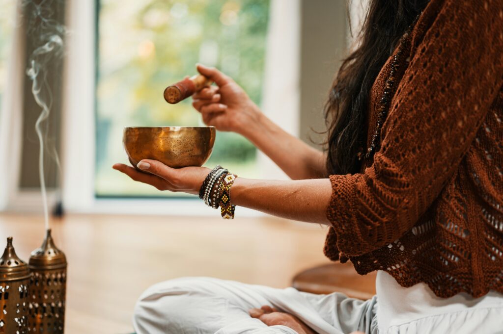 meditacion y budismo con iinstrumentos